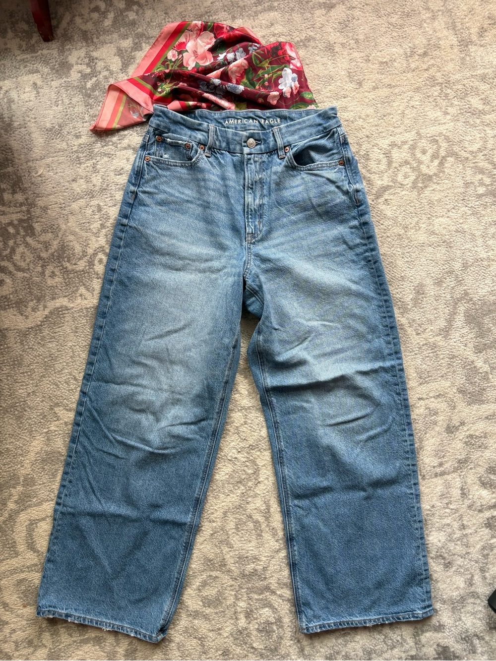 American Eagle Light Wash Super High-Rise Jeans - Curvy size 8 SHORT